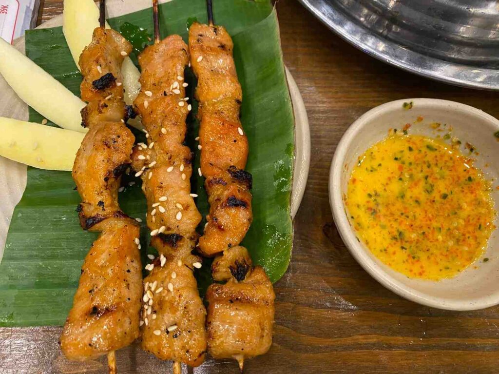 Xiên nướng tại Quán Thái Khapi Ung Văn Khiêm